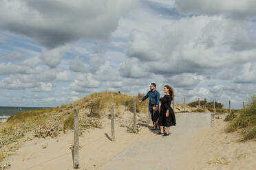 Family with two little children walking to the beach, The Hague, Netherlands - OGF00190