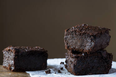 Pflanzlicher Schokoladen-Brownies-Kuchen aus Süßkartoffeln - CAVF76224