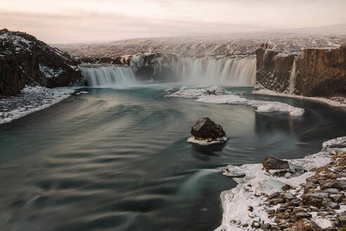 Godafoss, der göttliche Wasserfall in Island im Winter - CAVF76305