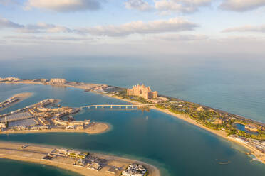Luftaufnahme der künstlichen Insel The Palm Jumeirah, Dubai, Vereinigte Arabische Emirate - AAEF06955