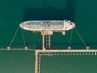 Luftaufnahme eines Schiffes in der Western Port Bay, Victoria, Australien - AAEF07109