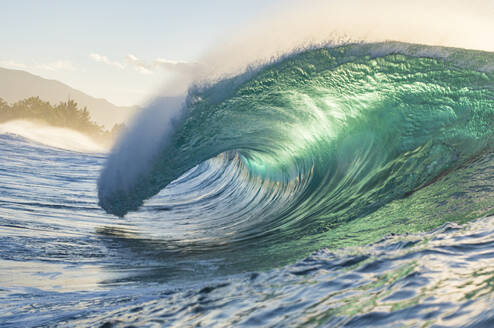 Pipeline waves at the north shore in Hawaii - CAVF76344