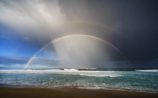 Pipeline waves at the north shore in Hawaii - CAVF76347