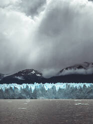 Stimmungsvoller Blick auf die Seracs des Perito-Moreno-Gletschers - CAVF76374