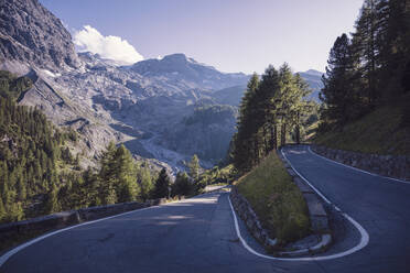 Italy, Hairpin curve of mountain highway in Stelvio Pass - DHEF00133