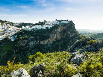 Das weiße Dorf Casares in den Bergen, Malaga, S - CAVF76627