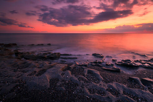 Abendliche Meereslandschaft am Strand von St. Andreas bei Ierapetra, Kreta. - CAVF76865