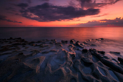 Abendliche Meereslandschaft am Strand von St. Andreas bei Ierapetra, Kreta. - CAVF76884