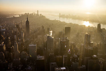 Sonnenuntergang über dem Empire State Building und Midtown Manhattan, NYC - CAVF77009