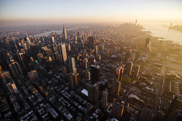 Sonnenuntergang über Midtown Manhattan und Hudson Yards, New York City - CAVF77013