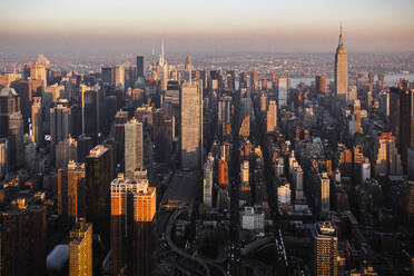 Sonnenuntergang über dem Empire State Building, Manhattan, New York City - CAVF77014