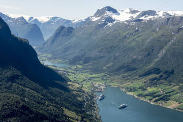 Oldedalen von der Spitze des Loenskylift, Nordfjord, Olden, Norwegen, Skandinavien, Europa - RHPLF13916