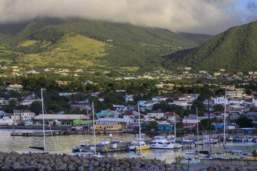 Basseterre, Sonnenaufgang, Blick vom Meer aus, Basseterre, St. Kitts, St. Kitts und Nevis, Leeward-Inseln, Westindische Inseln, Karibik, Mittelamerika - RHPLF13991