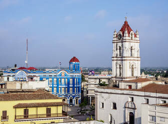 Blick auf die Kirche Nuestra Senora De La Merced und die Plaza de los Trabajadores, Camaguey, UNESCO-Weltkulturerbe, Provinz Camaguey, Kuba, Westindien, Karibik, Mittelamerika - RHPLF14027