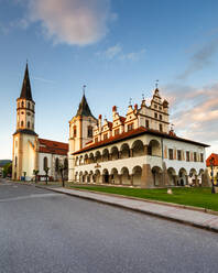 Historisches Rathaus und Basilika des Heiligen Jakobus in Levoca, Slowakei. - CAVF77047