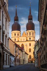 Basilika St. Nikolaus in der Altstadt von Trnava, Slowakei. - CAVF77049