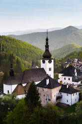 Kirche in der Bergbausiedlung Spania Dolina in der Nordslowakei. - CAVF77052