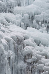 Eisformationen am Sutovsky-Wasserfall im Mala Fatra-Nationalpark. - CAVF77053