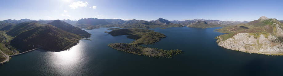 Der Stausee von Porma in Panoramalage - CAVF77078