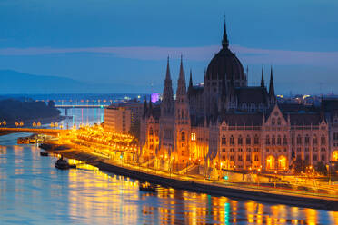 Morgenansicht des Stadtzentrums von Budapest über der Donau, Ungarn. - CAVF77095