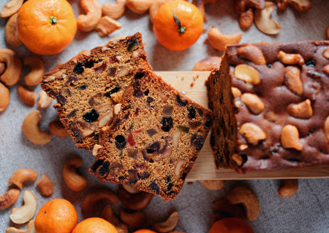 Sliced fruit cake with cashew nuts and oranges - CAVF77125