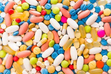 Full Frame Shot von Multi Colored Pills - EYF00907