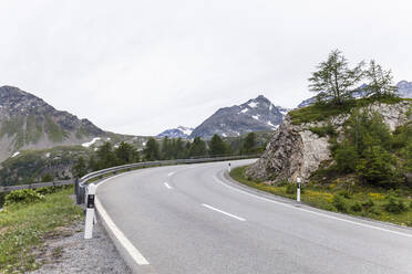 Switzerland, Canton of Grisons, Empty highway in Bernina Pass - TCF06267