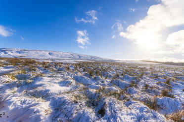UK, Scotland, Sun shining over Lammermuir Hills in winter - SMAF01857