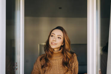 Portrait of young woman at the window - DCRF00160