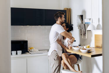 Affectionate young couple in the morning in kitchen - SODF00693