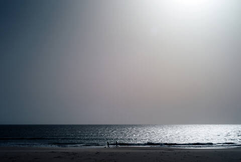 Blick auf das Meer bei klarem Himmel in Tarifa, Spanien, lizenzfreies Stockfoto