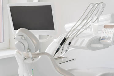 Interieur einer modernen Zahnklinik - AHSF02066