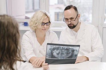 Dentists talking about x-ray results to the patient - AHSF02081