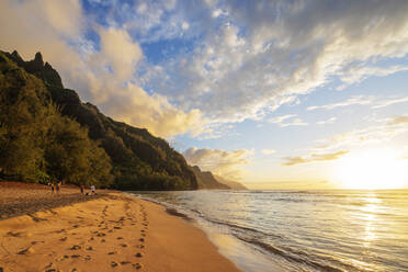 Kalalau-Strand auf dem Kalalau-Pfad, Napali Coast State Park, Insel Kauai, Hawaii, Vereinigte Staaten von Amerika, Nordamerika - RHPLF14084