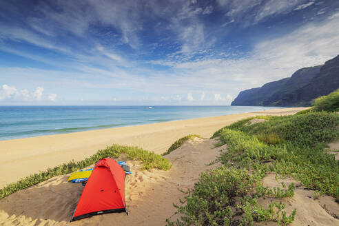 Strandcampingplatz im Polihale State Park, Insel Kauai, Hawaii, Vereinigte Staaten von Amerika, Nordamerika - RHPLF14104