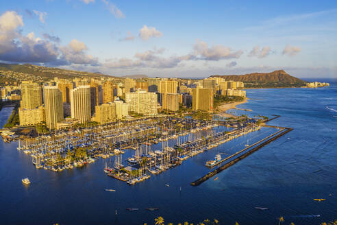 Luftaufnahme einer Drohne von Diamond Head, Waikiki, Honolulu, Insel Oahu, Hawaii, Vereinigte Staaten von Amerika, Nordamerika - RHPLF14123