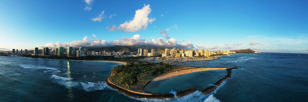 Luftaufnahme einer Drohne von Diamond Head, Waikiki, Honolulu, Insel Oahu, Hawaii, Vereinigte Staaten von Amerika, Nordamerika - RHPLF14124