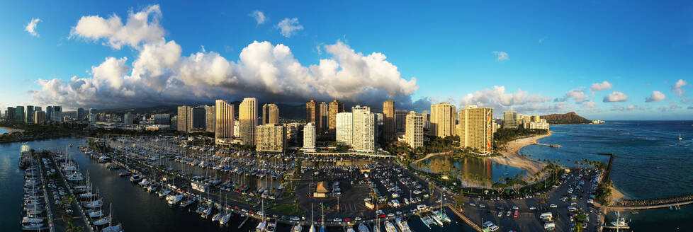Luftaufnahme per Drohne von Waikiki, Honolulu, Insel Oahu, Hawaii, Vereinigte Staaten von Amerika, Nordamerika - RHPLF14126