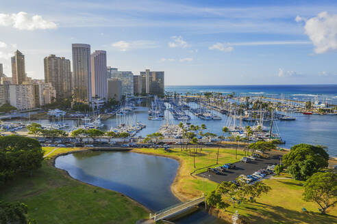 Luftaufnahme per Drohne von Waikiki, Honolulu, Insel Oahu, Hawaii, Vereinigte Staaten von Amerika, Nordamerika - RHPLF14127