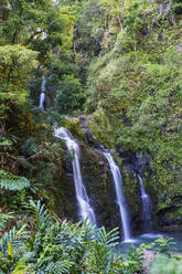 Three Bears Falls, Wasserfall an der Straße nach Hana, Insel Maui, Hawaii, Vereinigte Staaten von Amerika, Nordamerika - RHPLF14160