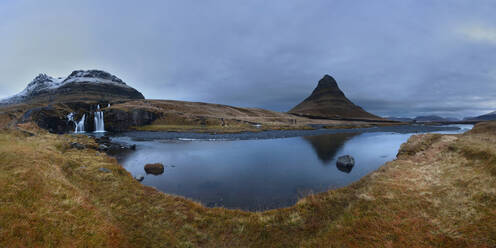 Wasserfall Kirkjufellsfoss und Berg Kirkjufell, Island, Polarregionen - RHPLF14248