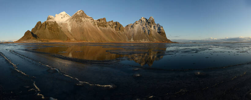 Berg Vestrahorn mit Spiegelung, Island, Polarregionen - RHPLF14272