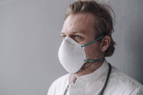 Portrait of doctor wearing protective mask - JOSEF00106