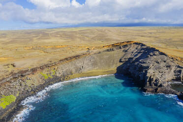 Luftaufnahme von Green Sand Beach, Big Island, Hawaii, Vereinigte Staaten von Amerika, Nordamerika - RHPLF14392