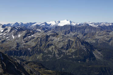 Schneebedeckte Berge im Nationalpark Hohe Tauern, gesehen vom Top of Salzburg auf dem Kitzsteinhorn im Salzburgerland, Österreich, Europa - RHPLF14420