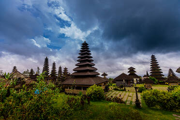 Der Besakih-Tempel, der größte und heiligste Tempel der Hindu-Religion auf Bali, Indonesien, Südostasien, Asien - RHPLF14482