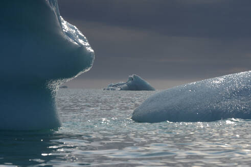Eisberge, Nunavut und Nordwest-Territorien, Kanada, Nordamerika - RHPLF14537