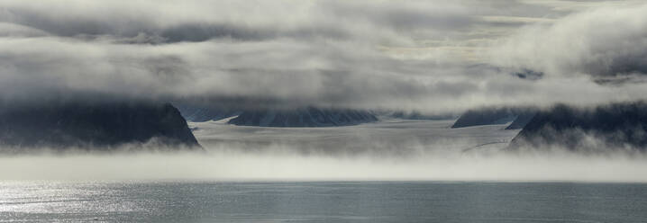 Panoramabild des Gletscher-Endpunkts, Nunavut und Nordwest-Territorien, Kanada, Nordamerika - RHPLF14550