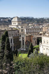 Italien, Rom, Marcellus-Theater mit der Großen Synagoge von Rom im Hintergrund - HLF01228