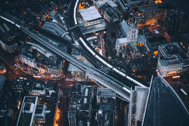 High Angle View of London beleuchtet bei Nacht - EYF01284